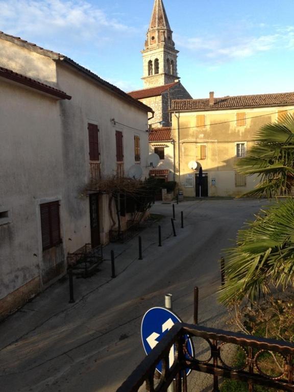 Rooms Grof Tar-Vabriga Exterior photo